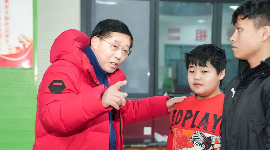 挖掘背後的